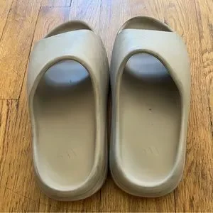 Yeezy | Shoes | Gently Worn Yeezy Slides | Poshmark display picture 3